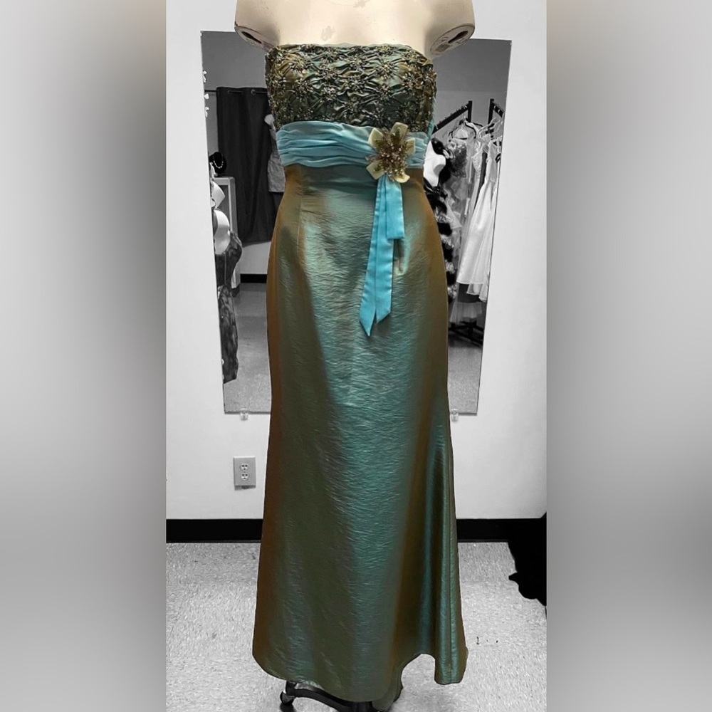 Flirt Prom Maggie Sottero P1112 Strapless Feminine Fit Flare Taffeta Gown size 8 - Picture 2 of 11